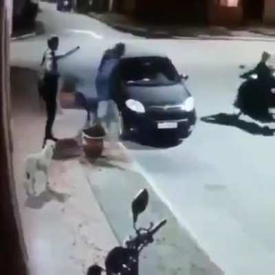 Amigo. De lo ajeno.