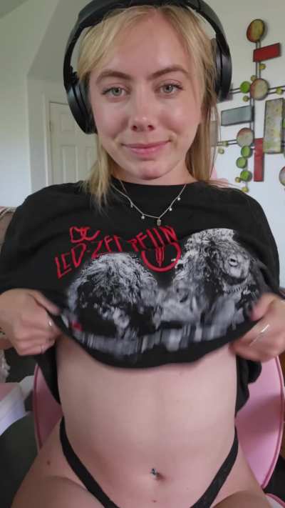 6 foot AND natural D cups, am I your dream girl? [F]