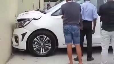 Факт: когда автом<wbr>обиль выезж<wbr>ает из автос<wbr>алона<wbr>, он теряет 20% стоим<wbr>ости