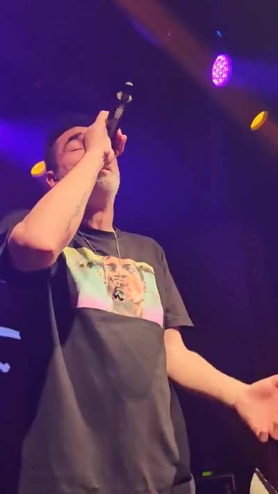 Singer on stage, gets a 