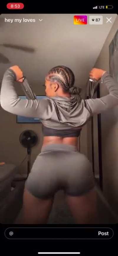 🥰😫