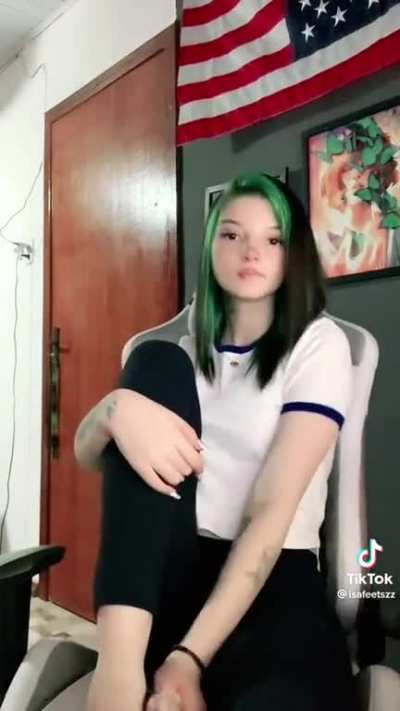 @isafeetszz aka Bella