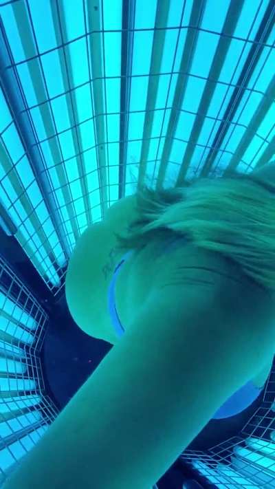 Booty shaking lunch time  @x.x.<wbr>ladyl<wbr>eo.x.<wbr>x 