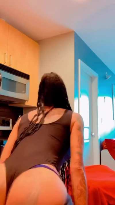 booty queen 😍