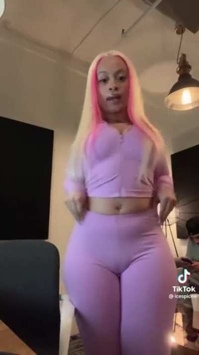 Yk her shit tight asf 😩🍑🐱