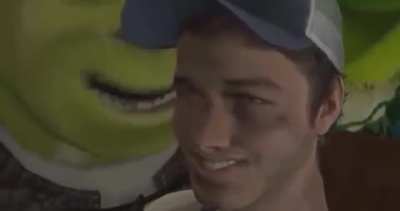 Shrek 😳