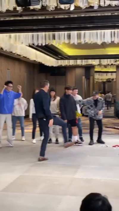 Ryan Reynolds shows off his skills