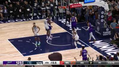 [Highlight] D'Angelo Russell takes it all the way to tie the game with 13.5 secs left