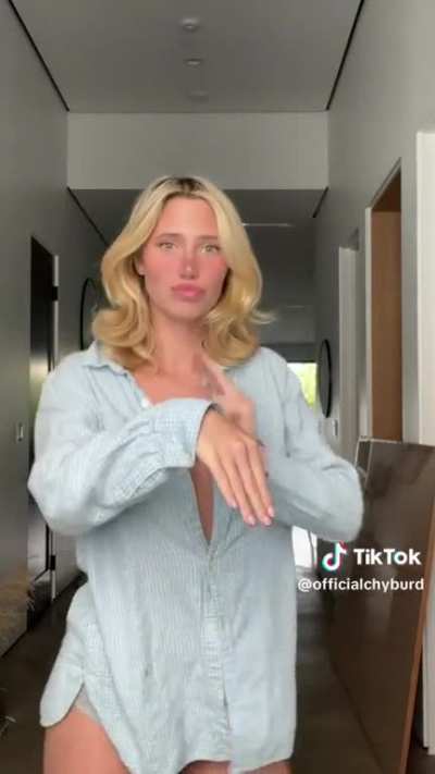 She really trusts that shirt