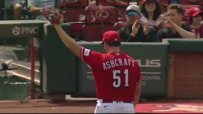 [Highlight] Nick Senzel prevents 2 runs in RF but gives Reds fans a heart attack in the process.