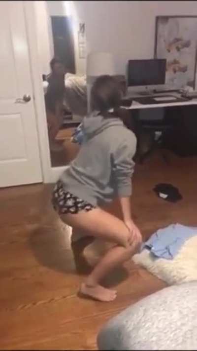I’m beating tf outta my meat to Charli it sounds like gunshots that’s how hard I’m going 😏🤤😍🥵🍆