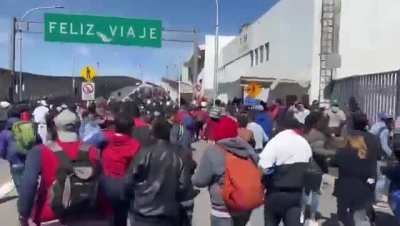 1,000 migrants have just attempted to rush a port of entry in El Paso Texas