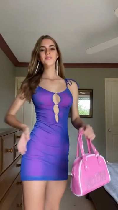 Incredible purple dress 💜
