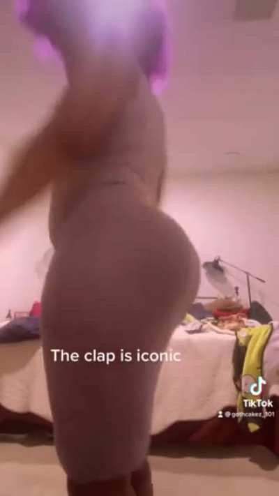 👩🏾‍🎤