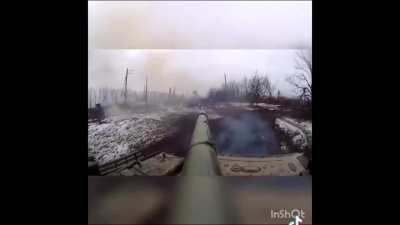 Ukrainian T-64BV tank perspective of them destroying a Russian tank and also the drone perspective (Avdiivka area)