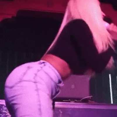 Tiny waist & Fat round booty