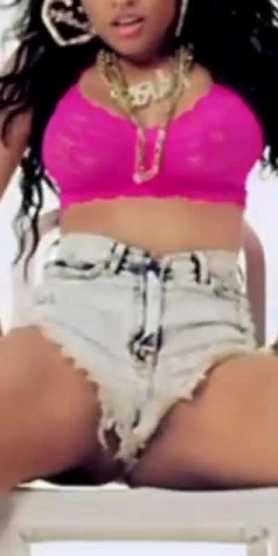 Nicki Minaj @nickiminaj