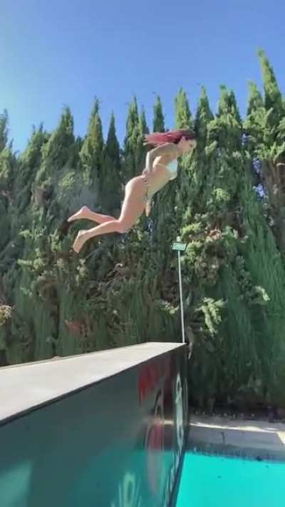 girls ina gif. Diving In