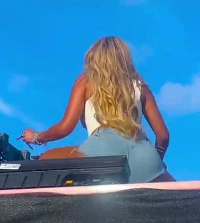 Another angle Saweetie🍑