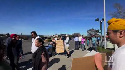 A landlord organized a protest against a squatter who refuses to leave his house. Police arrive and remove the landlord and his friends from the property