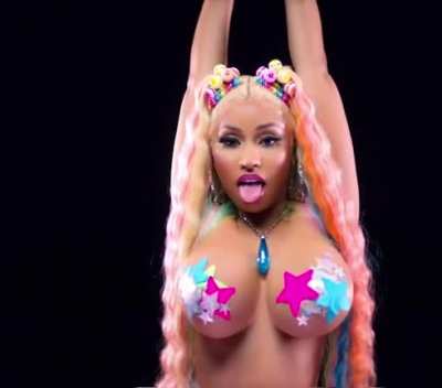 Nicki Minaj in slow mo
