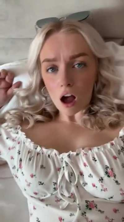 Rebeccaa Coxx