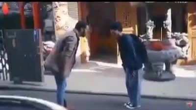 Pewds is it true that Japanese people won't stop bowing before you stop?