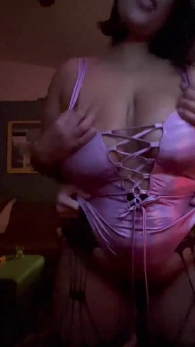 Rang in the new year with my wife at home. Her outfit reminded me of the little rave slut she used to be 9 years ago. I couldn’t keep my eyes or hands off of her 🥵