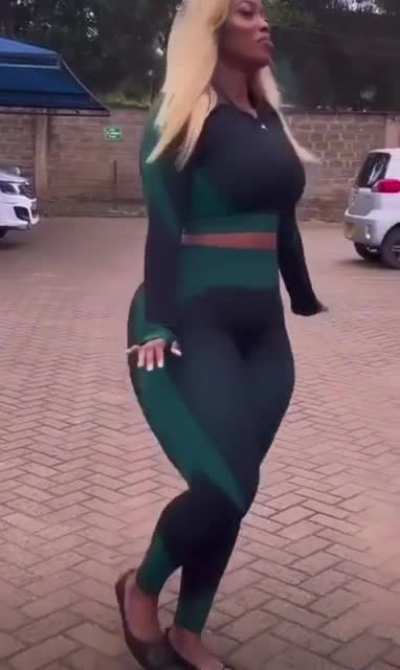 Asstronomical Proportions 🍑