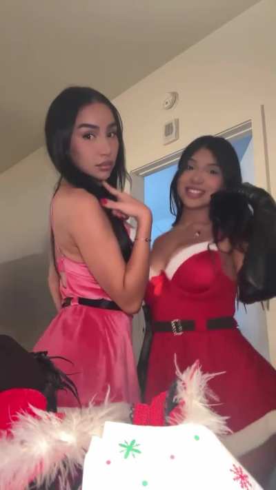Wow Santa's lap is throbbing