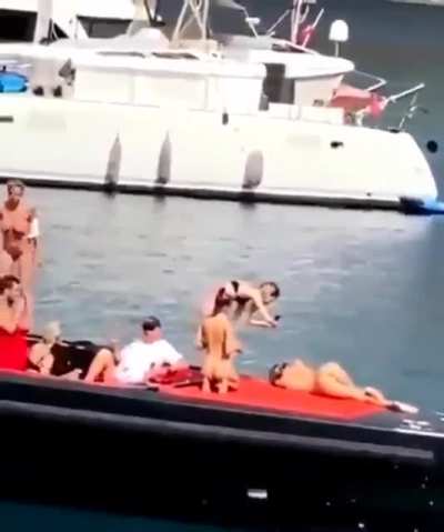 karakola götürülen turistler (nsfw)