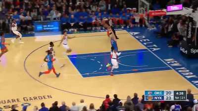 [Highlight] Jericho Sims touches the New York City skyline on the lob from D Rose