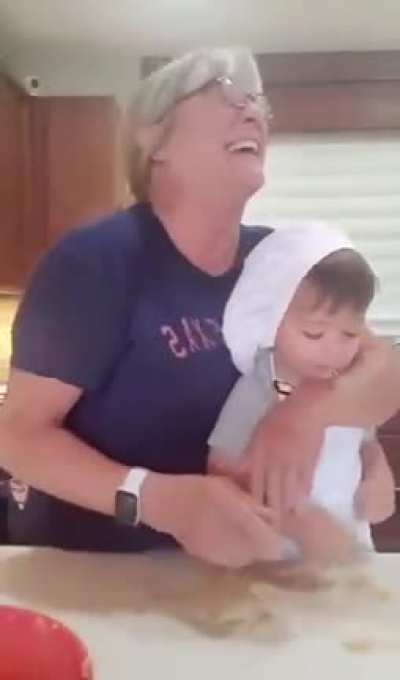 Acho q essa senhora se irritou com o garoto