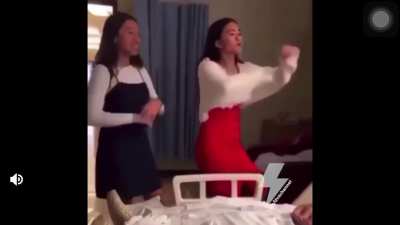 Babaları ölüm döşeginde yatarken SikSok çeken kızlar