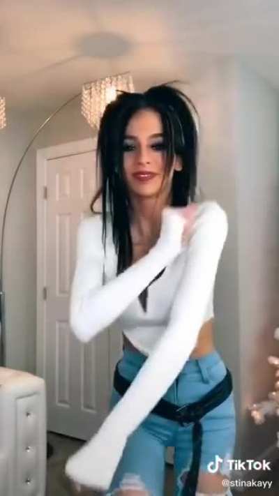 Cute outfit.