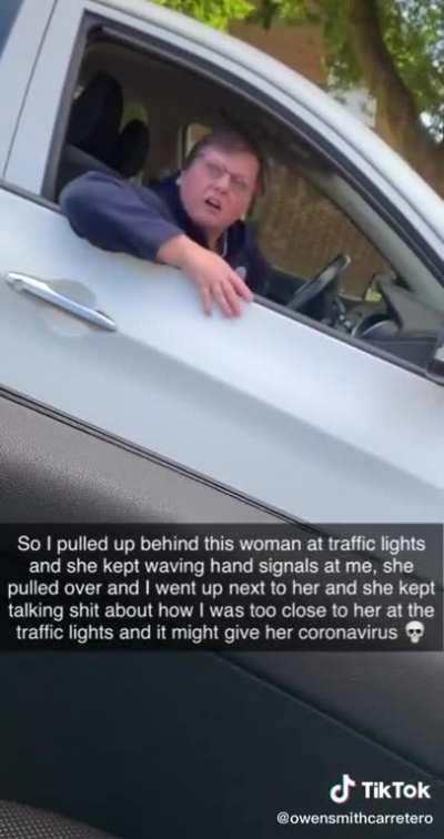 British Karen yells that car parked next to her isn't 2 metres apart.