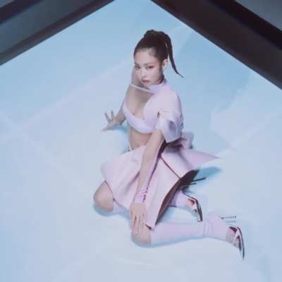 JENNIE