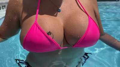 Big Milf tits in tiny bikini top