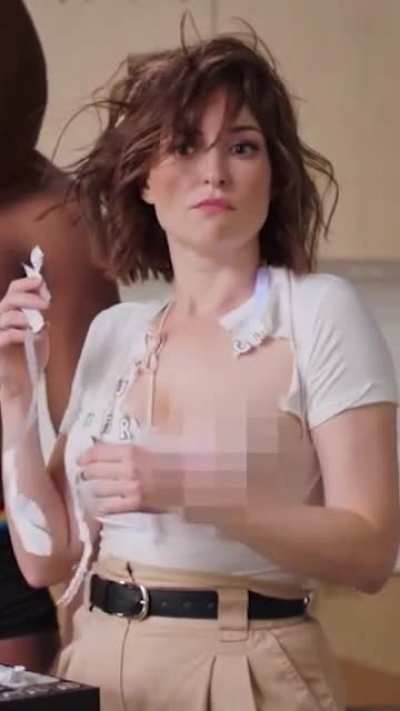 The queen of awkward glances