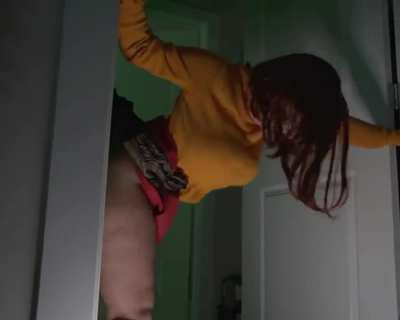 Velma gets caught by a monster (bightittygothegg) [Scooby-Doo]