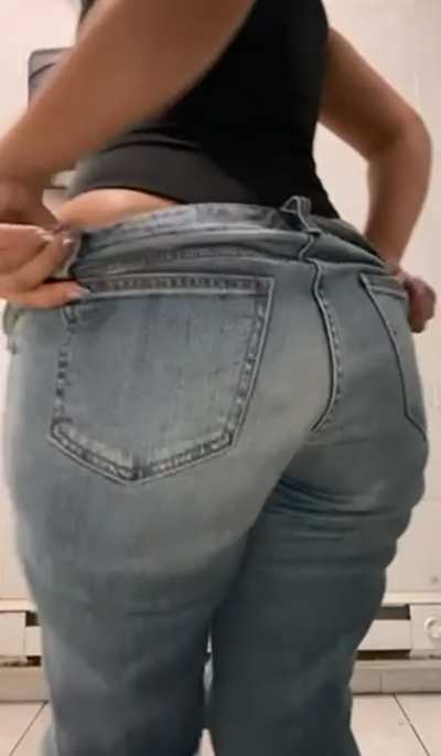 Come and devour these cheeks whole 😋