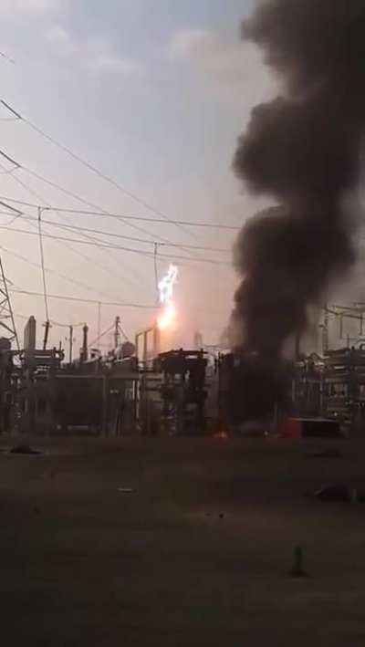 This is what a 400,000 volt short circuit arc looks like