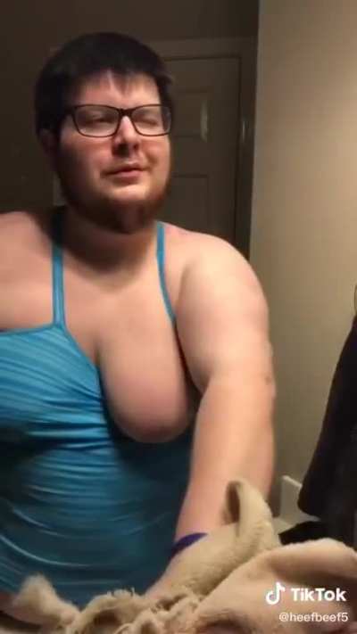 Tits out for da boys