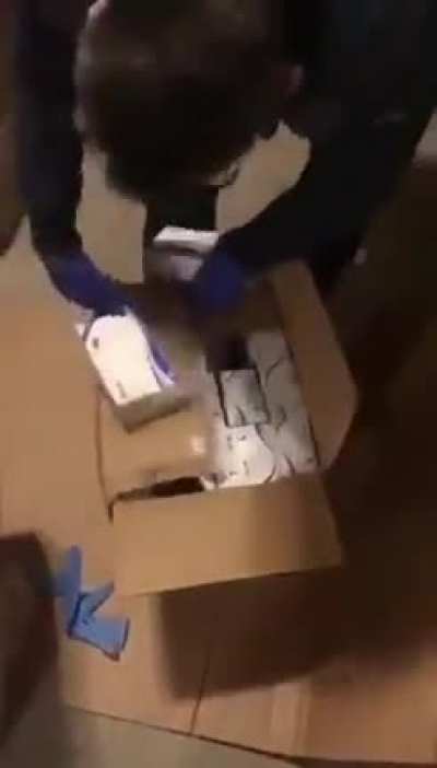 Hastanelerden kullanılmış eldivenlerin toplanıp tekrar paketlenerek yeni gibi satıldığı ortaya çıktı.