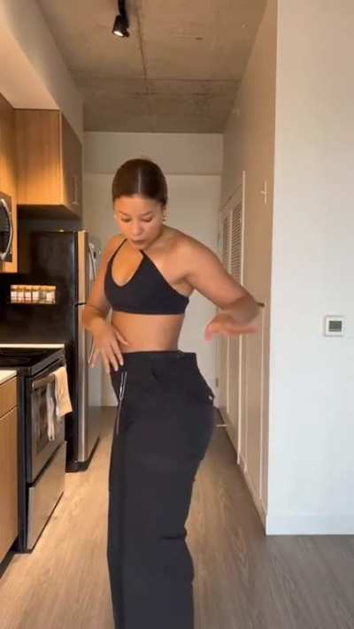 Ana Learmann looks so good in no matter what she wears ❤️💦(Tiktok curvy cargo pants haul video)