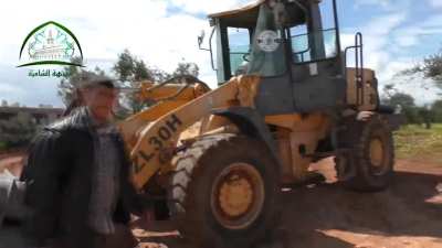 FSA rebels use a Front end loader with 4 barreled Improvised 