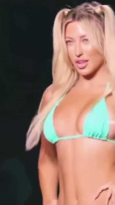 Stefanie (@ste<wbr>fanie<wbr>gurza<wbr>nski)
