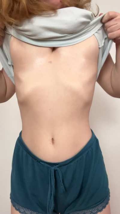 Good morning from France! Let's start your day with a big titty drop 🥰