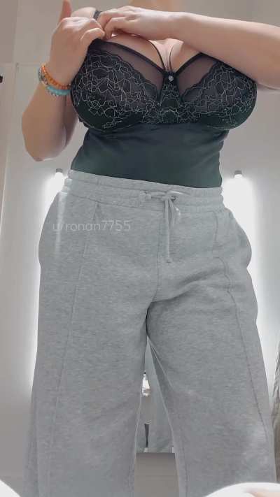 Fitting room mom :D