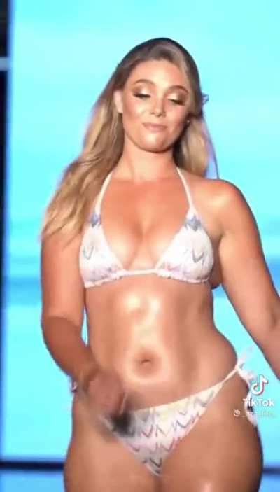 Who is this sexy girl